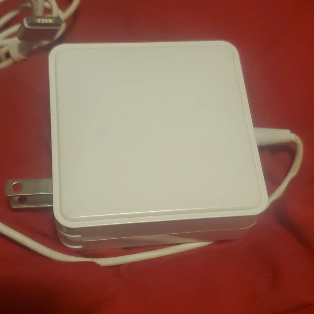 Apple 60W mag safe power supply / adapter for MacBook pro